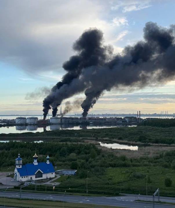 Дроны посетили Санкт-Петербург и атаковали один из крупнейших морских терминалов на Балтике (видео) 3 Дроны посетили Санкт-Петербург и атаковали один из крупнейших морских терминалов на Балтике (видео)