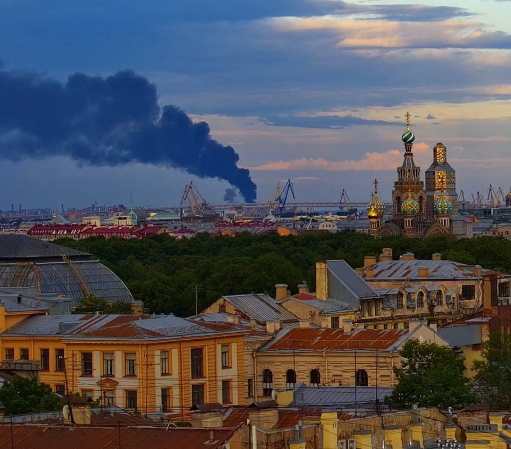 Дроны посетили Санкт-Петербург и атаковали один из крупнейших морских терминалов на Балтике (видео) 4 Дроны посетили Санкт-Петербург и атаковали один из крупнейших морских терминалов на Балтике (видео)