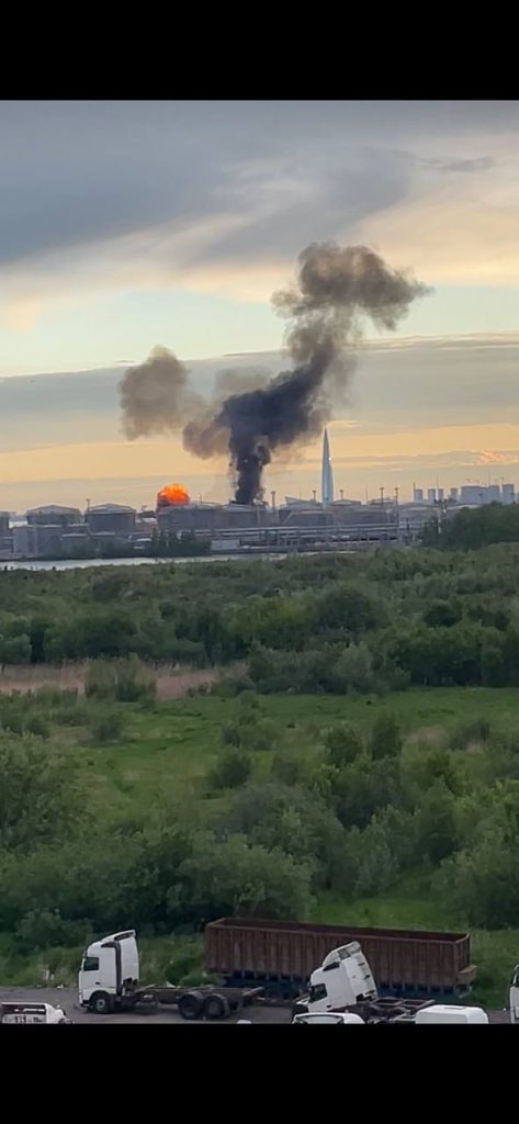 Дроны посетили Санкт-Петербург и атаковали один из крупнейших морских терминалов на Балтике (видео) 5 Дроны посетили Санкт-Петербург и атаковали один из крупнейших морских терминалов на Балтике (видео)