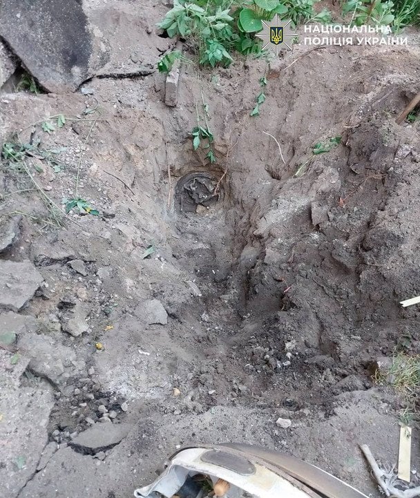 В Киеве после атаки обнаружили неразорванную ракету (фото)