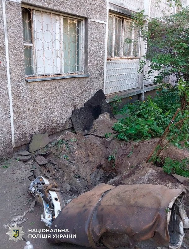 В Киеве после атаки обнаружили неразорванную ракету (фото)