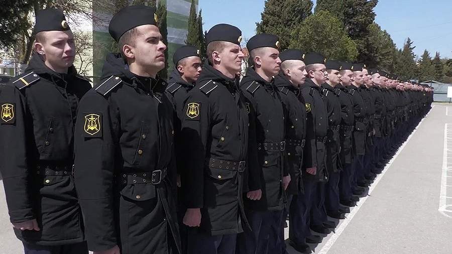 Втеча з Криму: офіцери РФ вивозять сім’ї та розпродають майно
