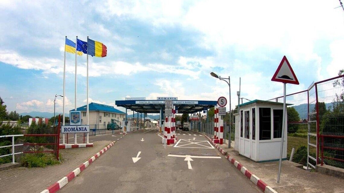 Ад на границе с Румынией: украинцы часами лежат прямо на асфальте