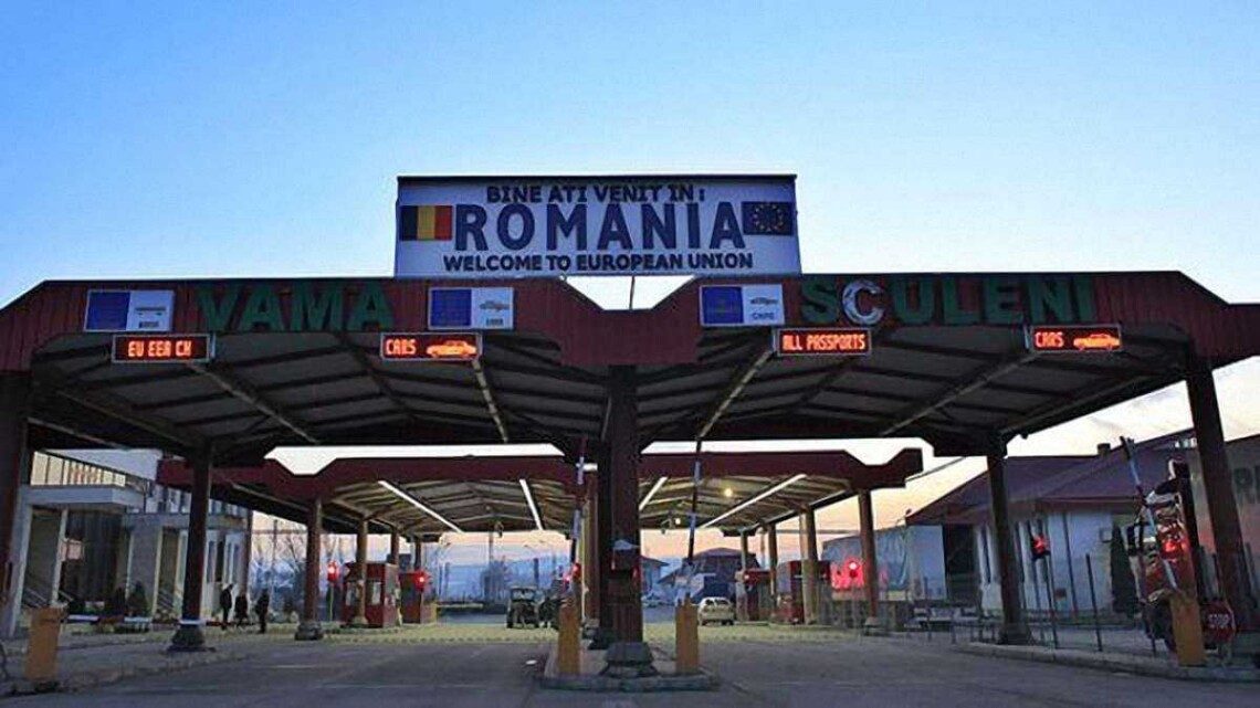 Ад на границе с Румынией: украинцы часами лежат прямо на асфальте