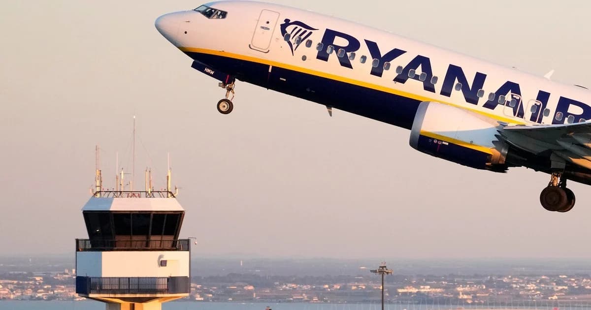 Пассажир Ryanair пронес на борт 20 кг багажа без доплаты: как это произошло