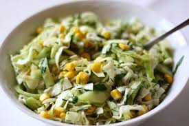 Салат из капусты с огурцом и кукурузой