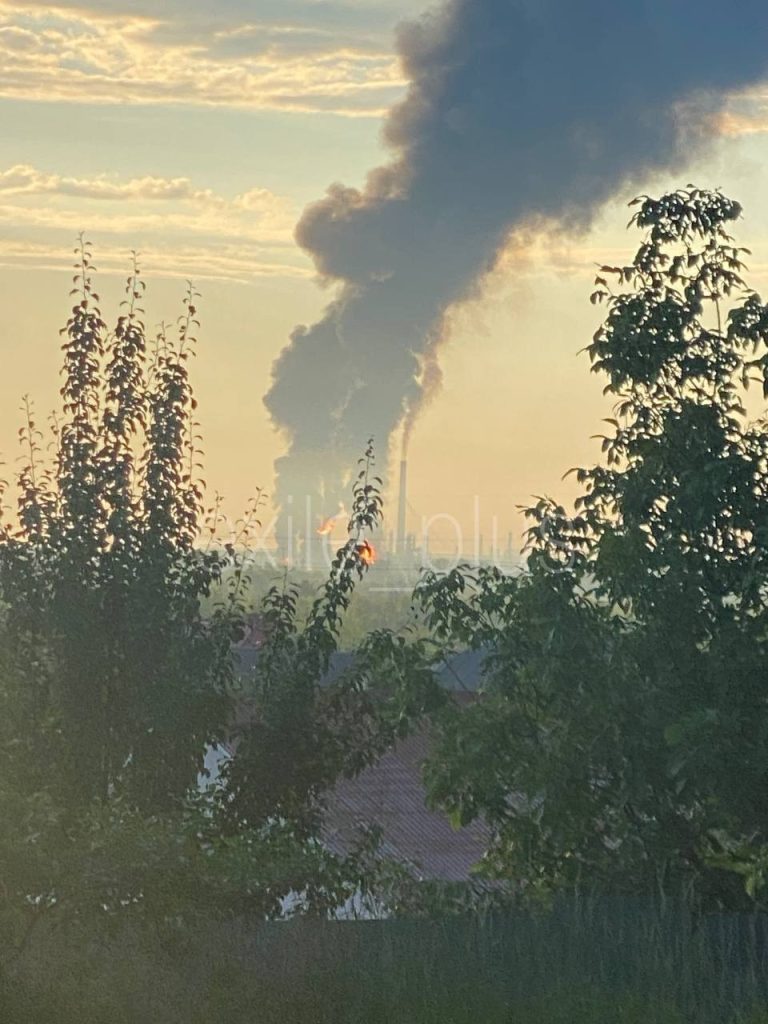 Дроны попали по Куйбышевскому НПЗ в Самаре, видео 3 Дроны попали по Куйбышевскому НПЗ в Самаре, видео