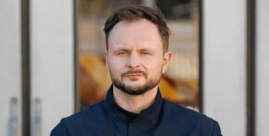 Актер Ясиновский ответил на скандал в сети из-за его работы в такси
