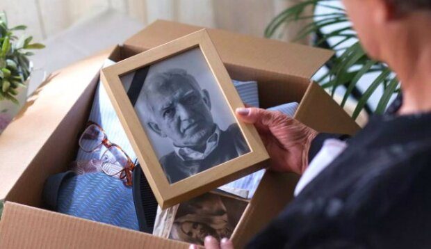 Що робити з одягом померлих: церковний погляд на поширені міфи