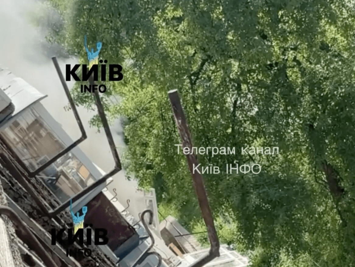 У Києві на Печерську стався вибух у квартирі: виникла пожежа