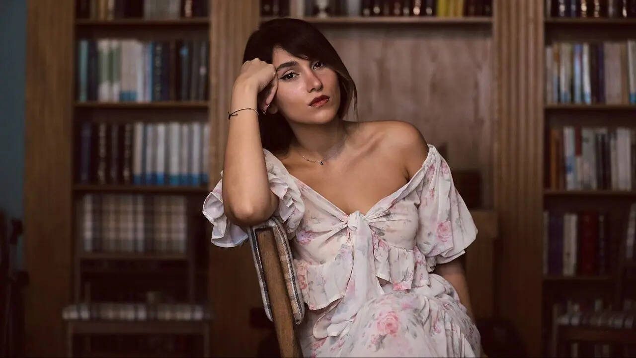 Иранскую певицу накажут 74 ударами кнута из-за выступа без хиджаба ➤ Главное.net