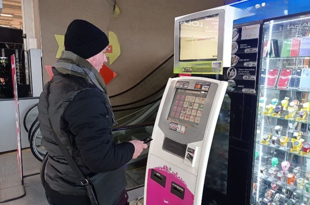Правила поповнення карток через термінали зміняться: що стане обов’язковим