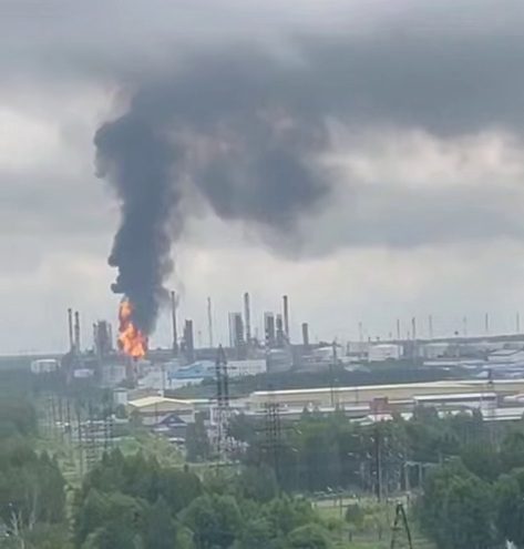 Масштабный пожар вспыхнул на одном из крупнейших НПЗ России в Тюмени (видео)
