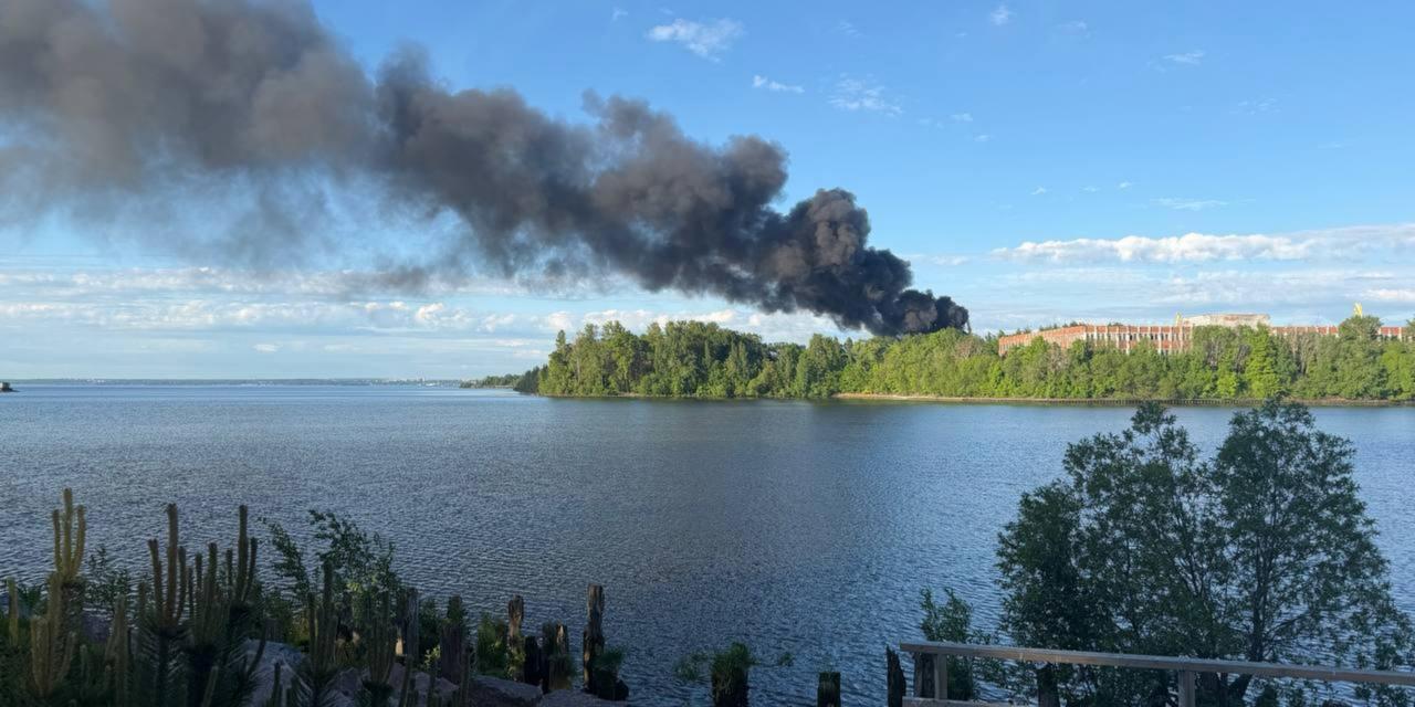 Масштабная атака дронов в Санкт-Петербурге: поражены корабли и морской порт (видео) ➤ Главное.net