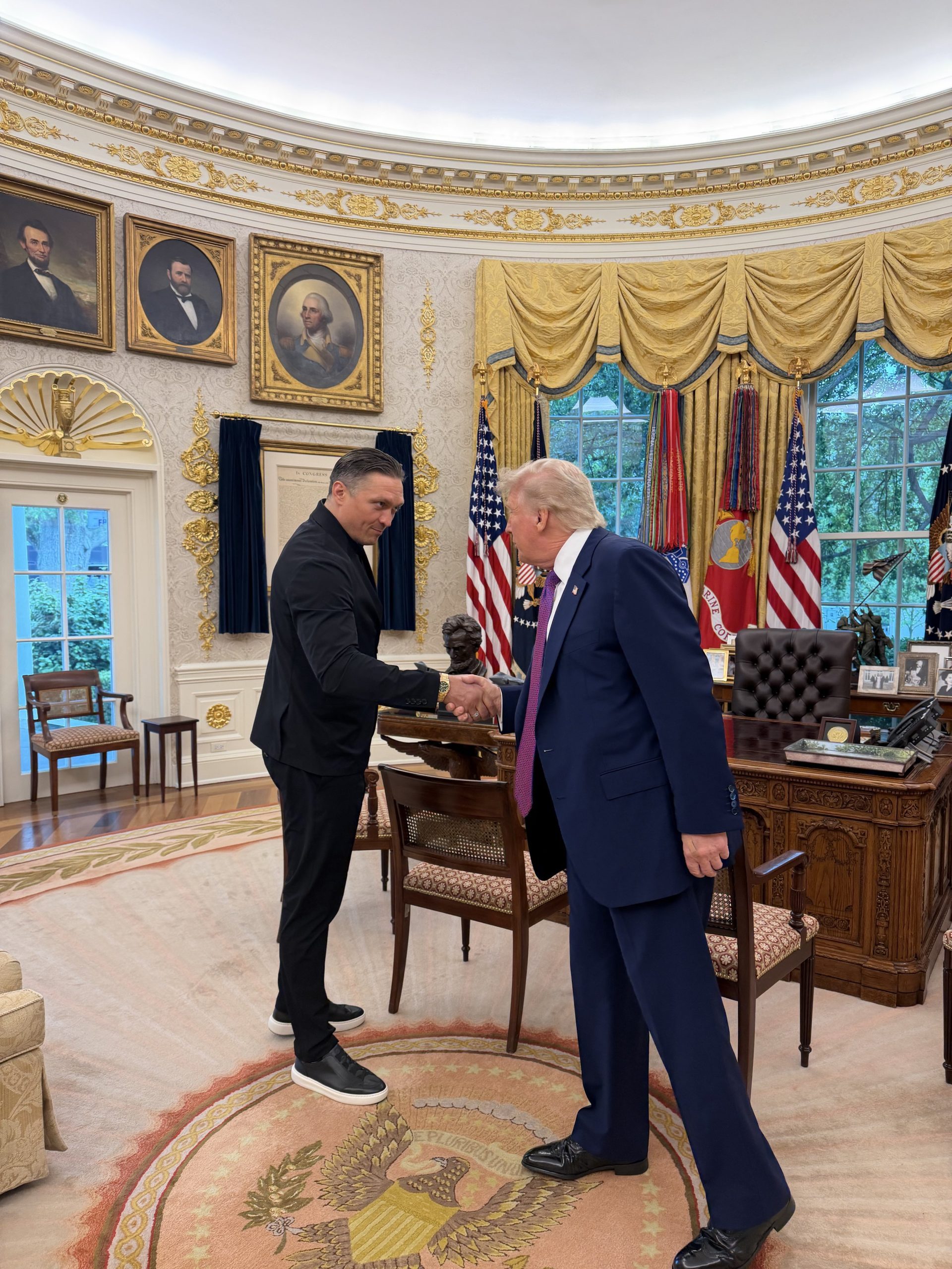 Усик зустрівся з Трампом та потрапив під евакуацію в Пентагоні