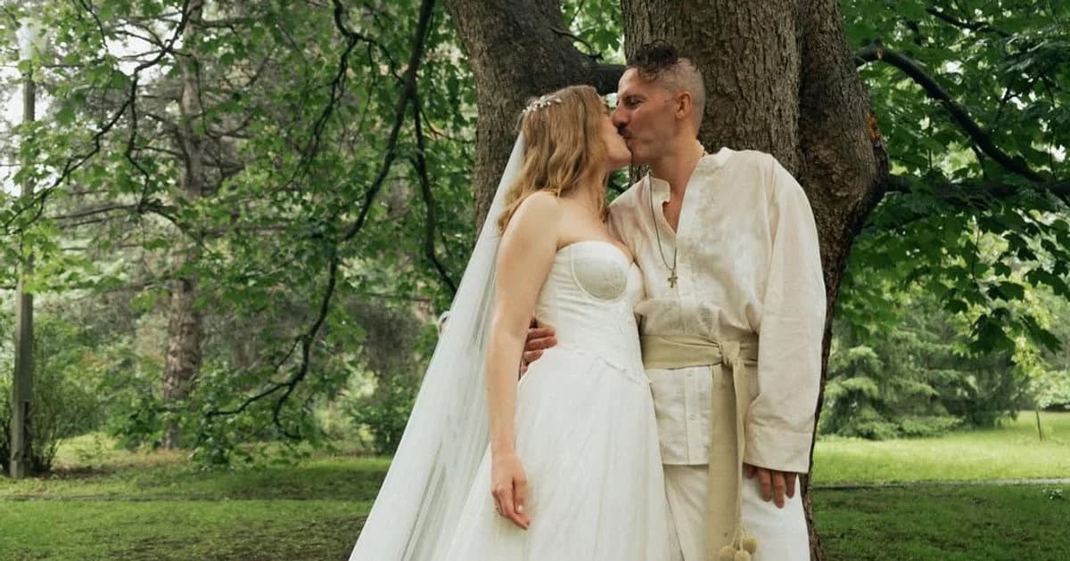 Дружина Клопотенка показала зворушливе відео весілля під грозою