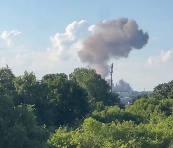 Ракеты "Фламинго" ударили по оборонному заводу в Чебоксарах в 1000 км от фронта (видео) 6 Ракеты "Фламинго" ударили по оборонному заводу в Чебоксарах в 1000 км от фронта (видео)
