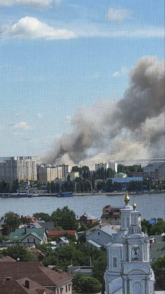 Ракеты поразили в Воронеже завод, производящий компоненты для «Панцирей» и «Искандеров» (фото, видео) 4 Ракеты поразили в Воронеже завод, производящий компоненты для «Панцирей» и «Искандеров» (фото, видео)