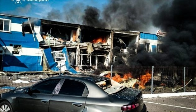 В Киевской области дрон РФ попал в завод по производству детского питания, есть жертвы (фото)