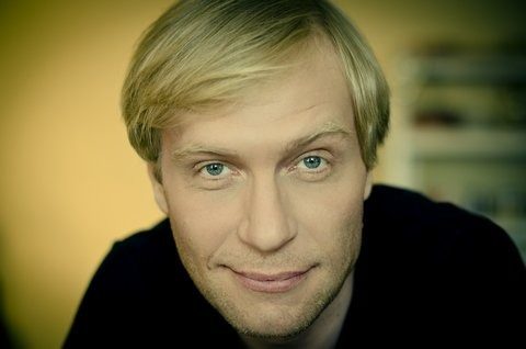 Заслужений артист Росії напився та стрибнув з мосту ➤ Prozoro.net.ua