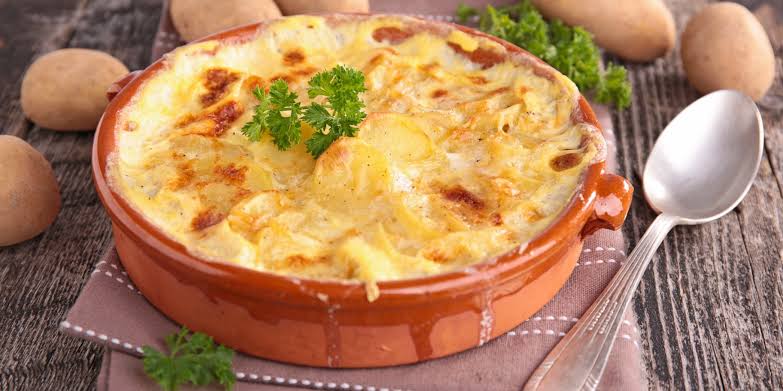 Капустная запеканка с фаршем и грибами: сытное блюдо для всей семьи