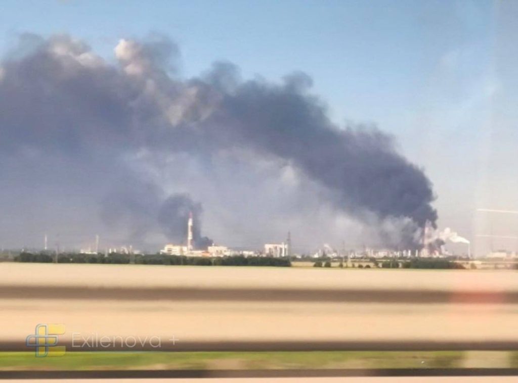 В России дроны атаковали два крупных нефтехимических завода (фото, видео) 4 В России дроны атаковали два крупных нефтехимических завода (фото, видео)