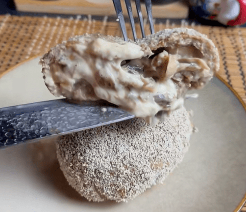 Запеченные котлеты с грибами и сыром