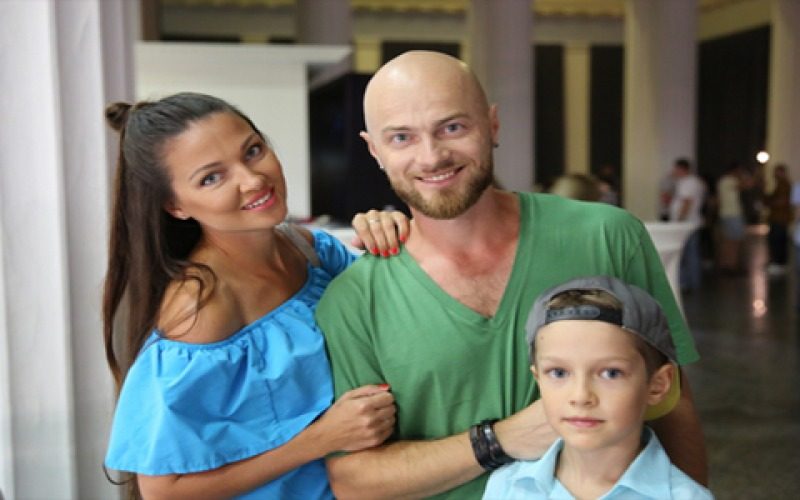 Влад Яма тягає важкі візки в США: ким тепер працює артист