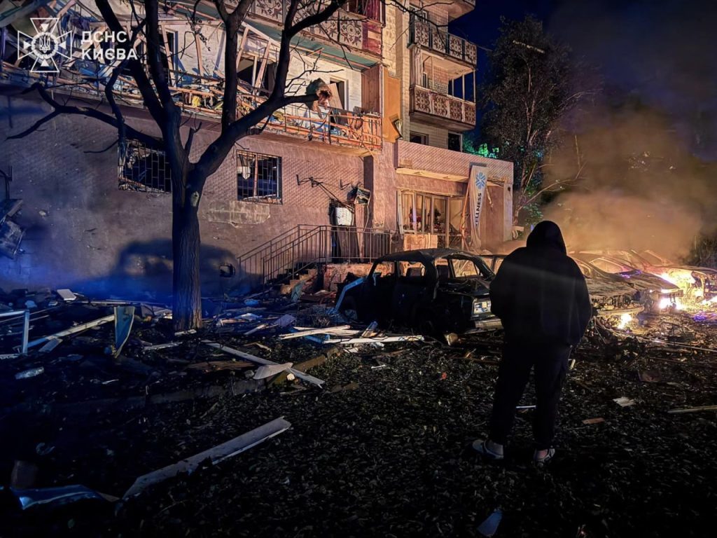 РФ випустила рекордну кількість балістичних ракет по Києву: наслідки та фото 7 РФ випустила рекордну кількість балістичних ракет по Києву: наслідки та фото