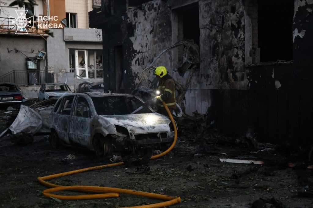 РФ випустила рекордну кількість балістичних ракет по Києву: наслідки та фото 17 РФ випустила рекордну кількість балістичних ракет по Києву: наслідки та фото