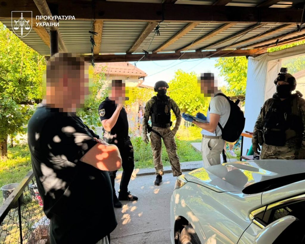 У Дніпрі пограбували волонтера та забрали 11 тисяч доларів, зібраних для ЗСУ