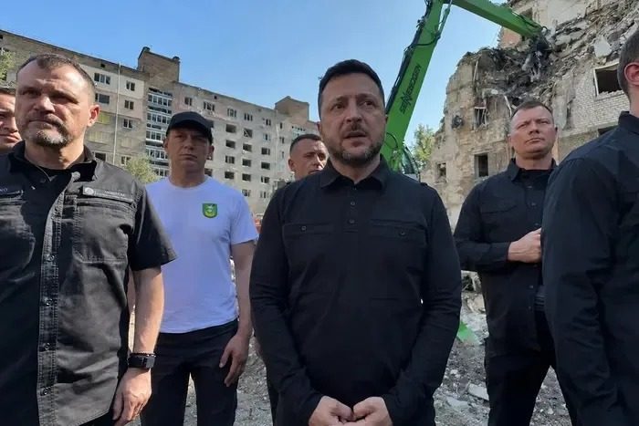 Зеленський на руїнах будинку вразив заявою: що сказав ➤ Prozoro.net.ua