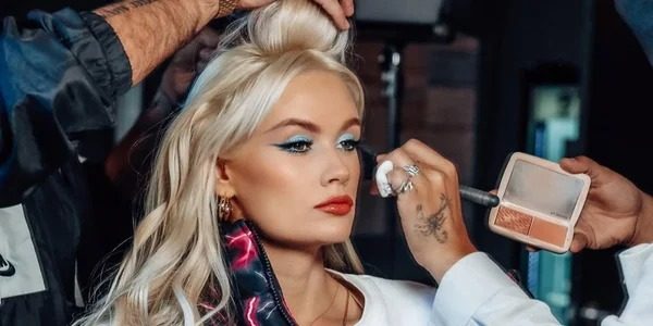 Раптово померла відома співачка та зірка легендарного хіта