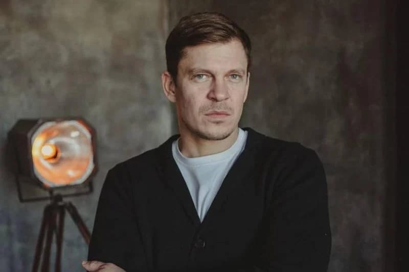Актер Исаенко объяснил, возникают ли чувства к партнершам после интимных сцен в кино
