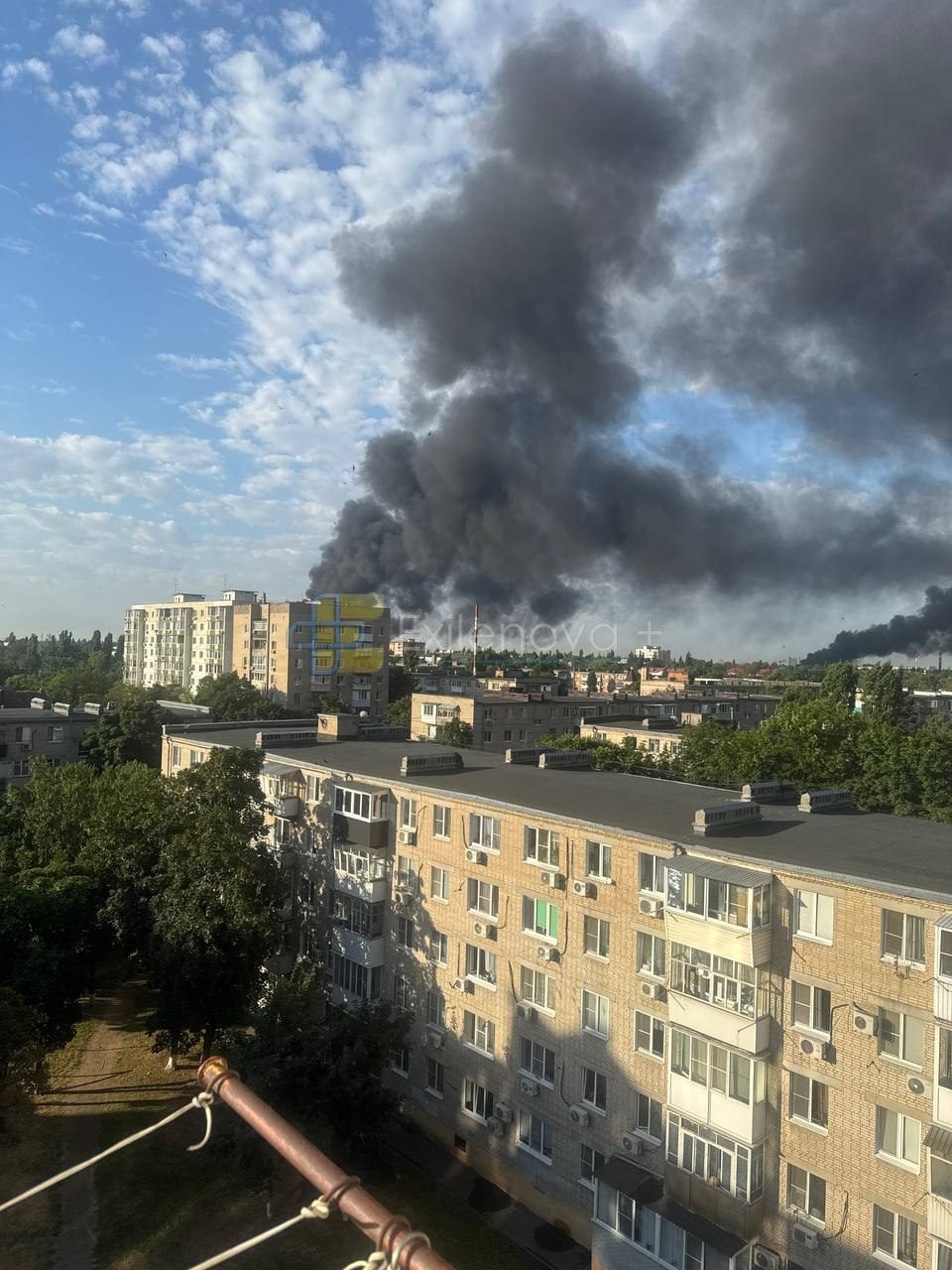Українські дрони підпалили нафтовий термінал у Таганрозі та НПЗ в Азові (відео, фото)