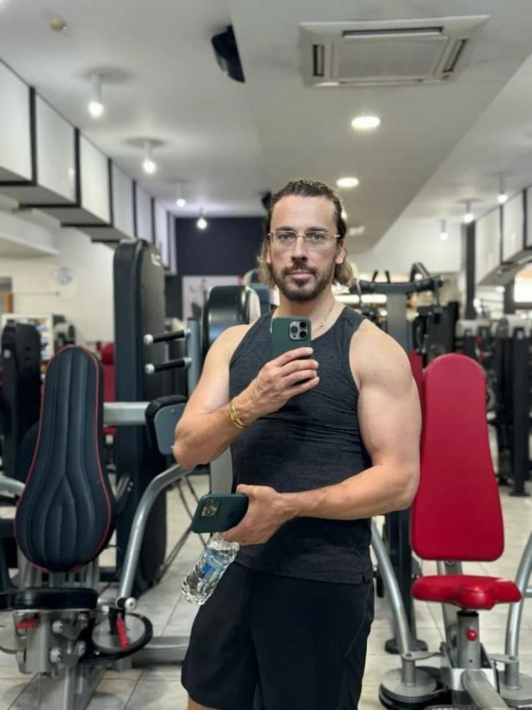 50-летний Галкин показал спортивное тело и поразил поклонников: фото