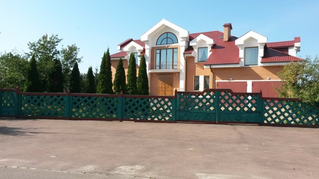 Кучма збудував особняк на місці батьківської хати: що з маєтком зараз 4 Кучма збудував особняк на місці батьківської хати: що з маєтком зараз