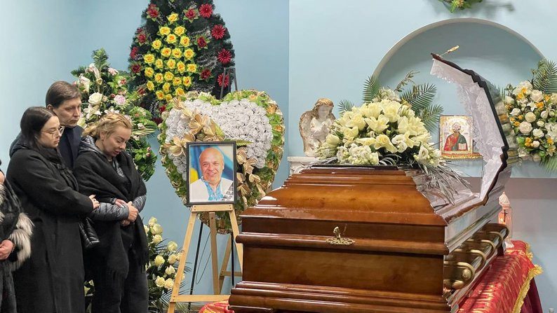 Последняя обитель харизматического политика: как выглядит могила Геннадия Москаля