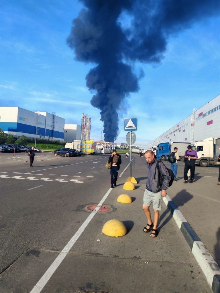У Підмосков’ї - потужна пожежа на нафтобазі після масованої атаки дронів 3 У Підмосков’ї - потужна пожежа на нафтобазі після масованої атаки дронів