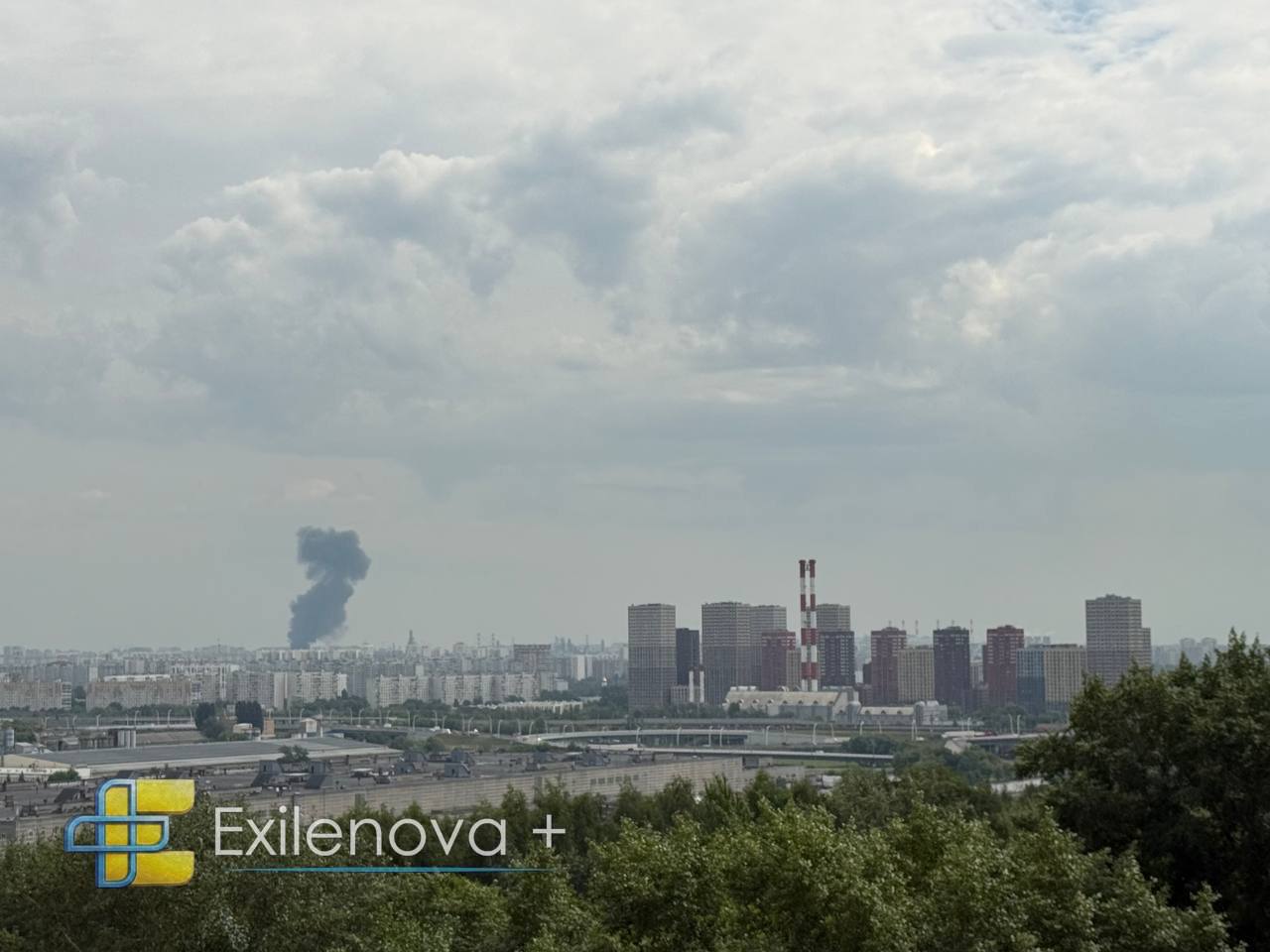 Московський НПЗ горить у Капотні після вибухів (відео, фото)