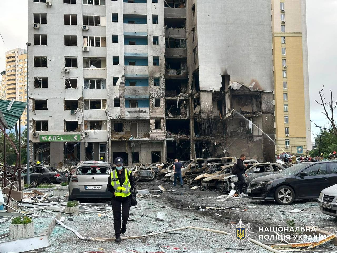 Дом Елены Кравец пострадал во время массированной атаки на Киев (фото)