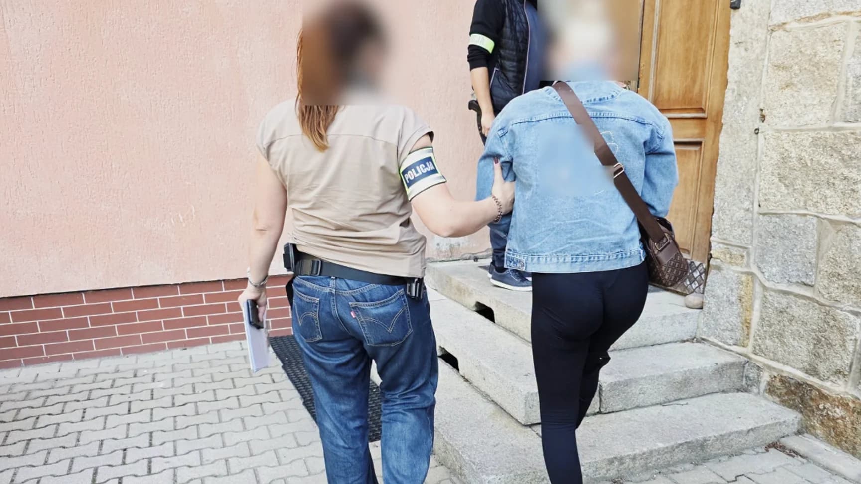 В Польше задержана женщина за нападение на украинских подростков: ей грозит тюрьма