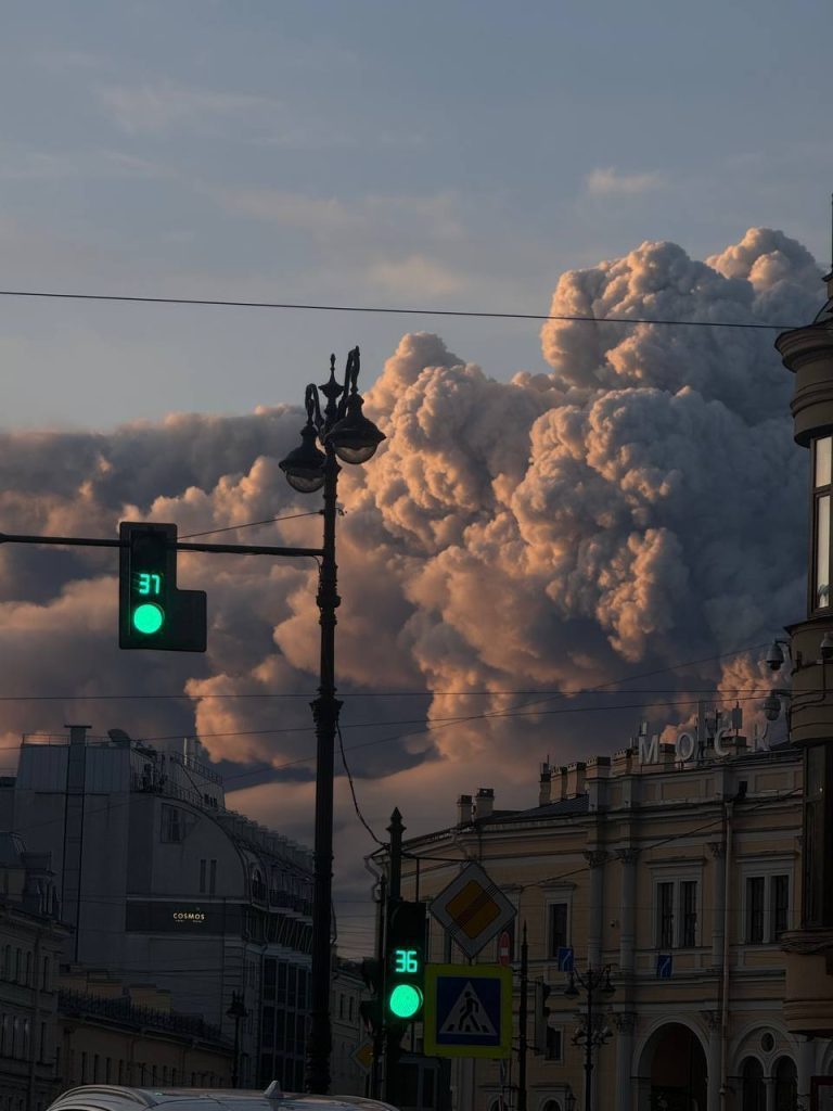Дрони підпалили склади Wildberries під Петербургом і в Сімферополі (відео, фото) 2 Дрони підпалили склади Wildberries під Петербургом і в Сімферополі (відео, фото)