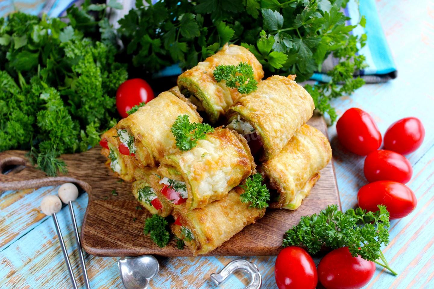 Рулетики из кабачков с фаршем в духовке