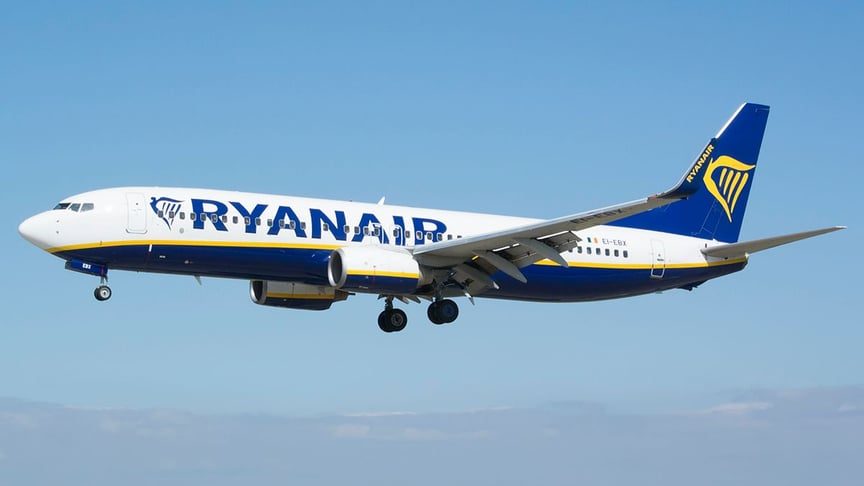 Пассажира Ryanair чуть не затащило в иллюминатор