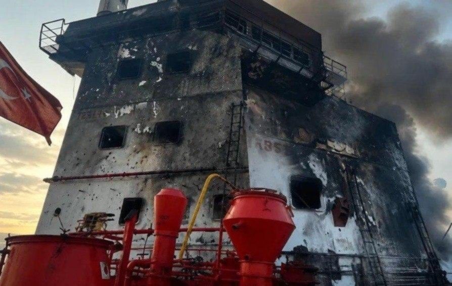 За одну ніч дронами СБС уражено 13 суден тіньового флоту РФ в Азовському морі (відео)
