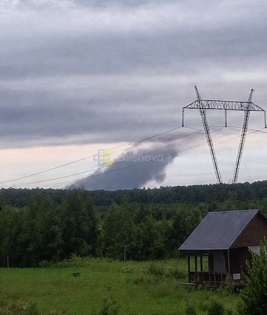 Сили оборони України підпалили дві нафтобази в РФ (відео)