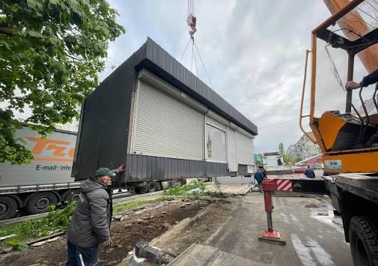 У Києві зі скандалами масово зносять торгівельні ятки