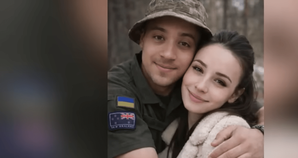 Дівчина закохала у себе юного військового і цинічно розправилась з ним 2 Дівчина закохала у себе юного військового і цинічно розправилась з ним
